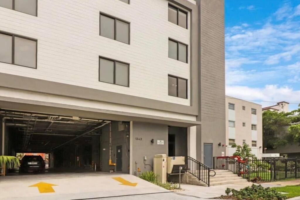 King Bed 2b 1ba Oasis Minutes To Brickell 6 Guests Apartment *
