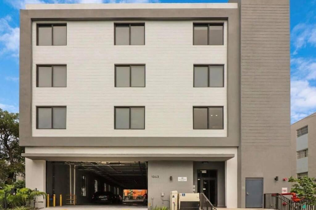 King Bed 2b 1ba Oasis Minutes To Brickell 6 Guests Apartment *